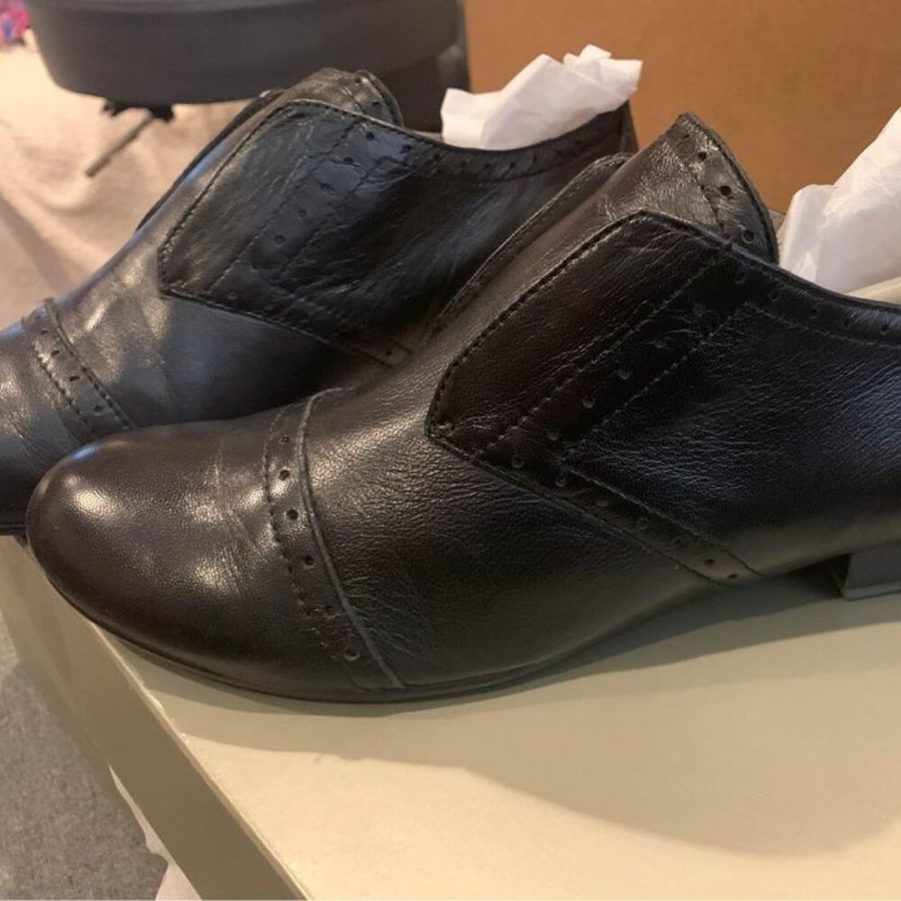 levity women’s black leather dress shoes - size 7